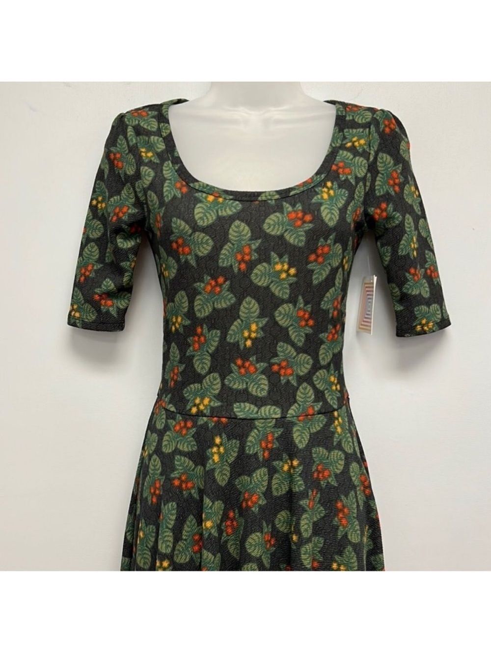 LuLaRoe Nicole L Winter Green Floral Quarter Puff Sleeve Fit Flare A-Line Dress